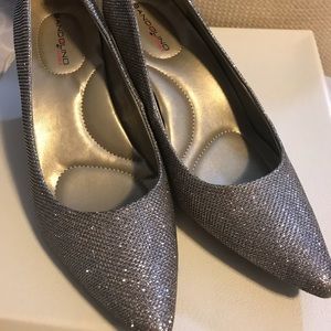 Bandolino glittery gold heels